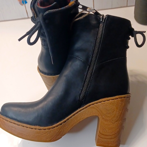 BORN CAPELLA WOMENS SZ 7 ANKLE BOOTS NEW $165 - Picture 8 of 8